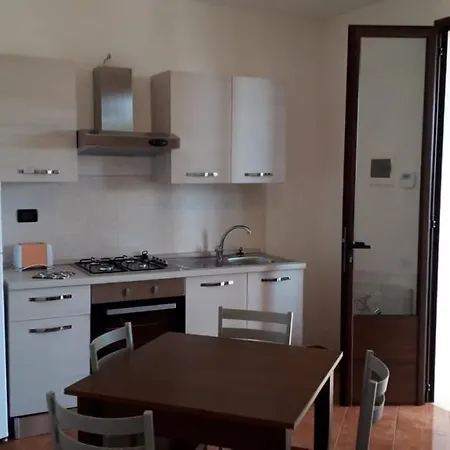 Appartamento In Villa Con Piscina Apartman *