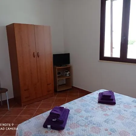 Appartamento In Villa Con Piscina Apartman *